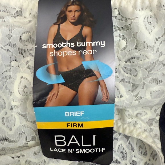 Bali Lace N' Smooth Brief - Cream - Picture 2 of 4